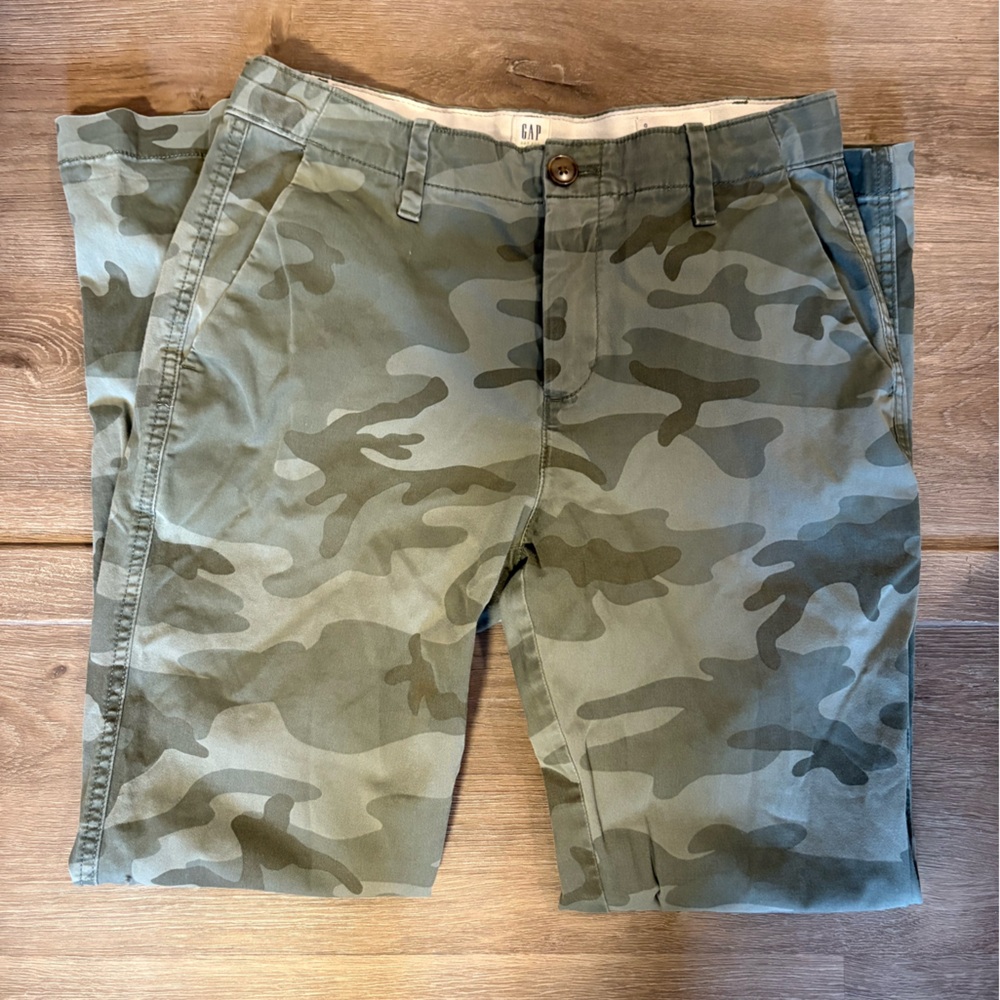 GAP camo girlfriend chinos